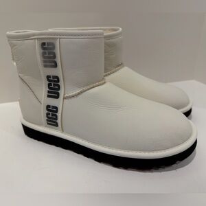 UGG Women’s Classic Mini Side Logo II Boots in Matte White - Size 9